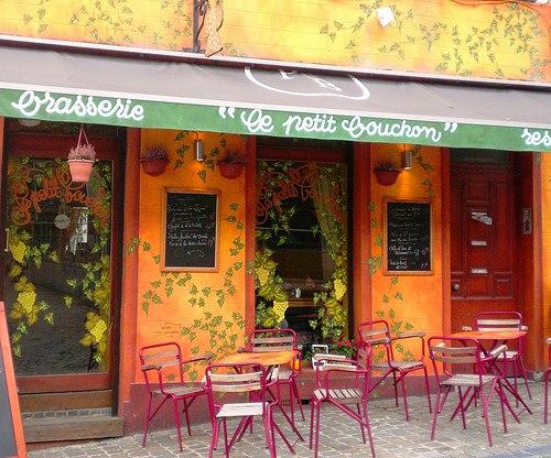 街角咖啡馆的午后时光