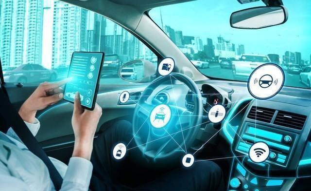 汽车智能化浪潮：从方向盘到生活圈的颠覆式变革