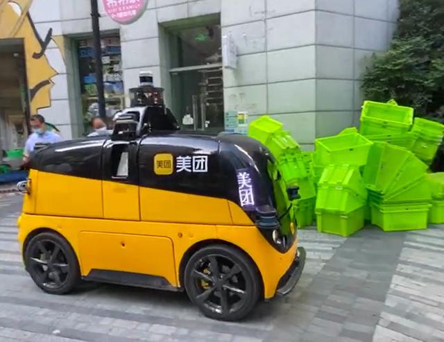 当外卖小哥变成 “四个轮子”：无人配送的荒诞日常