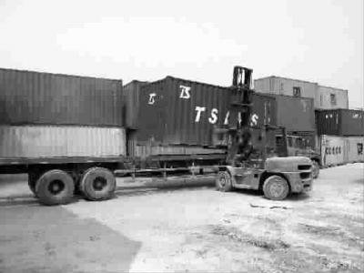 那些在公路上跳着迪斯科的钢铁巨兽