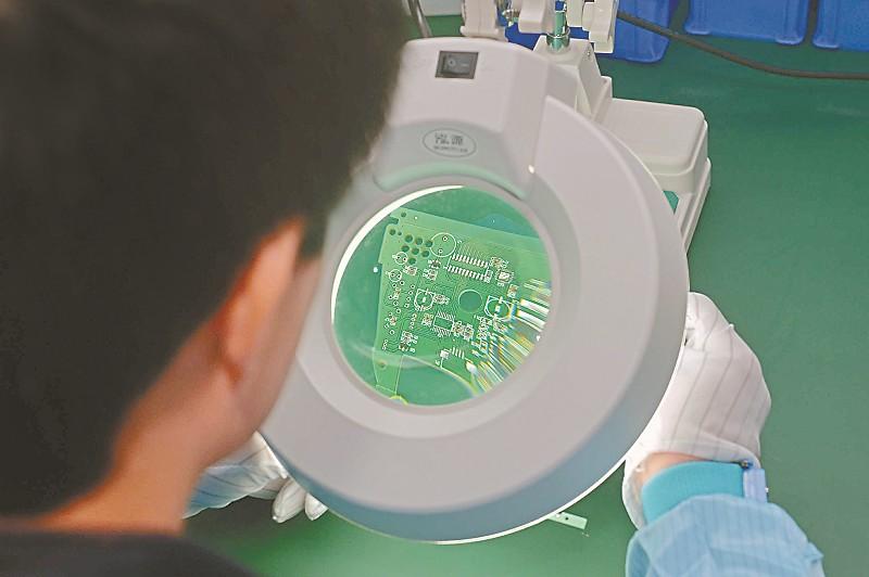 硬件制造：筑牢数字时代的实体根基