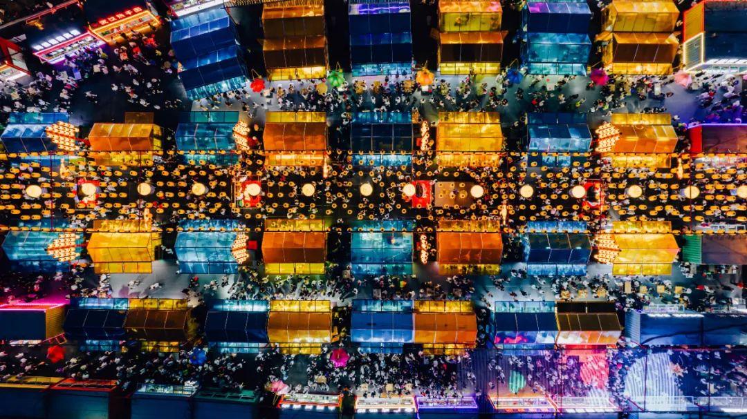 霓虹灯下的新活力：解码城市夜经济的多元形态与发展逻辑