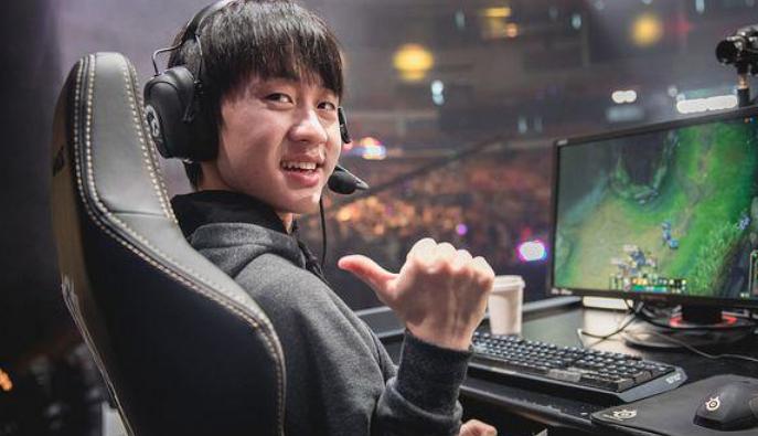 当键盘侠变成职业选手：电竞圈那些笑到打鸣的事儿