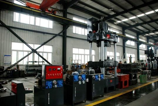 钢铁与月光交织的造物诗篇