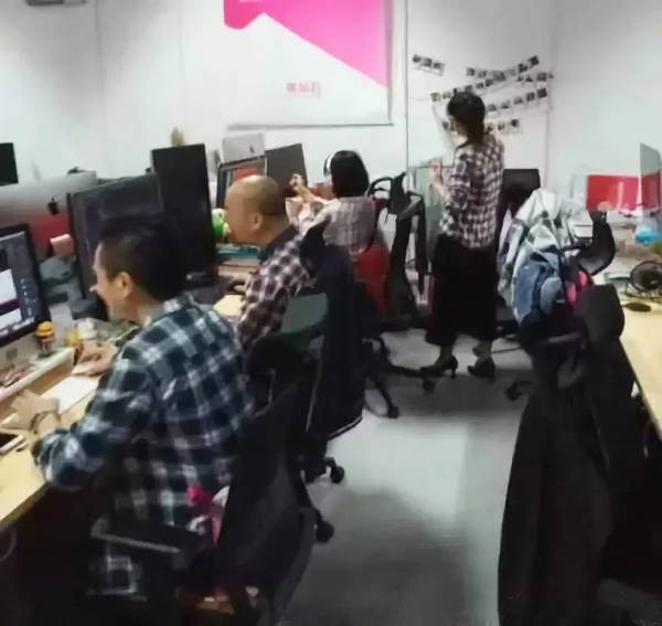 代码编织的星河下程序员的执着与守望