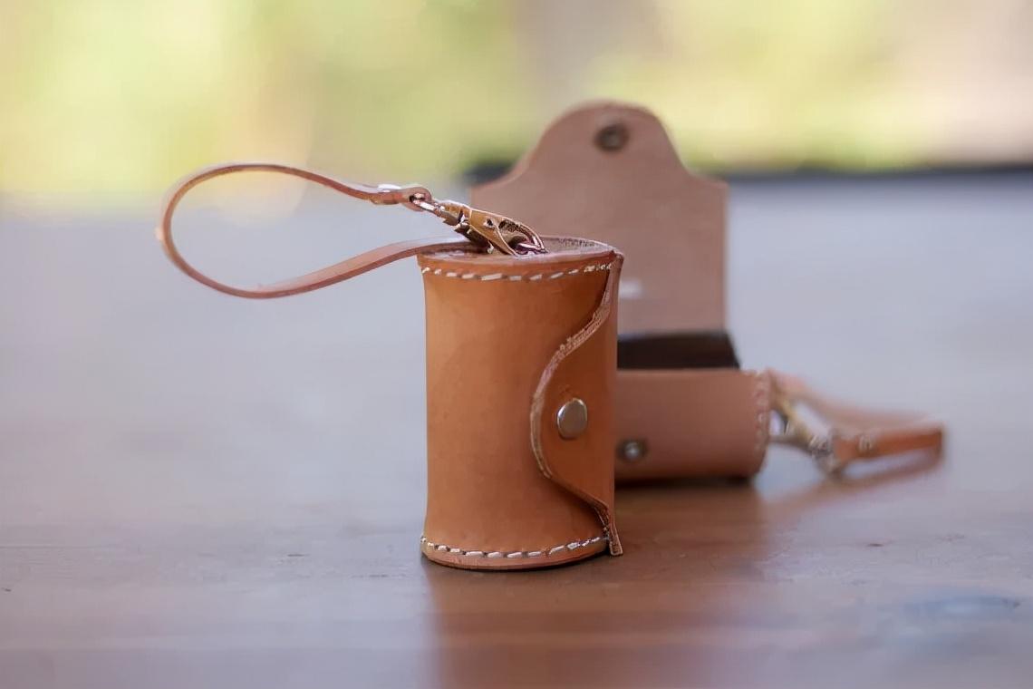 手工皮具：时光沉淀的质感美学