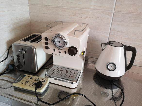 万物低语时：那些藏在代码里的生活褶皱