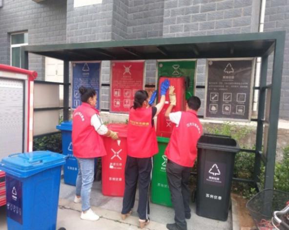 垃圾桶旁的新风景：小区里的垃圾分类故事