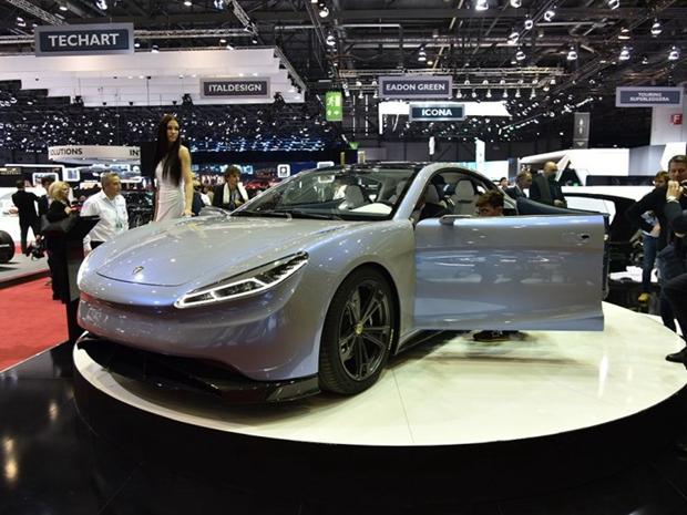 方向盘转动间的时代印记：汽车如何重塑我们的生活轨迹