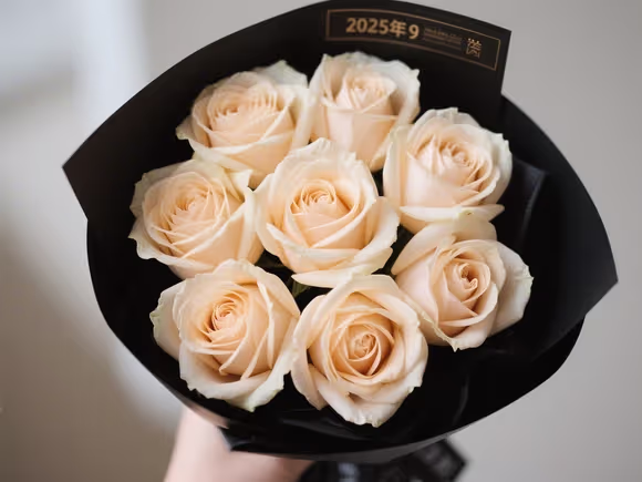 9朵香槟玫瑰花语
