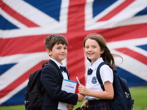 英国的小留学生怎么回国