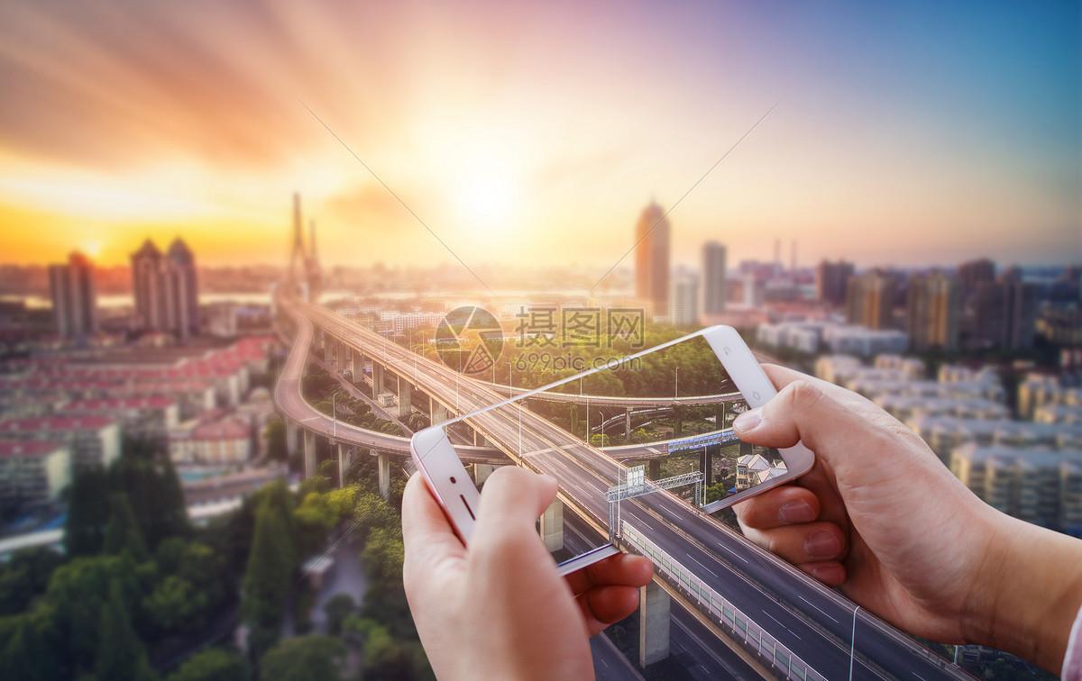 手机这玩意儿，早把生活焊成了「人机共同体」