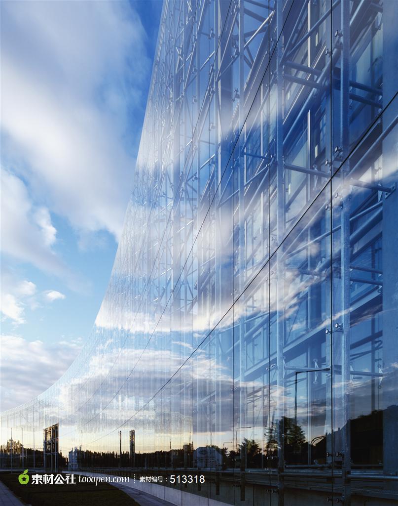 街角的玻璃幕墙里，藏着商业地产的万千气象