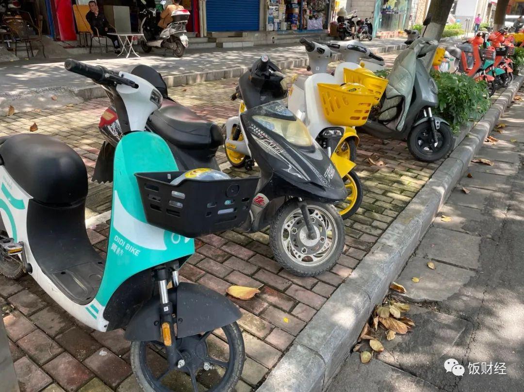 车轮上的共生：共享出行编织的城市流动图景